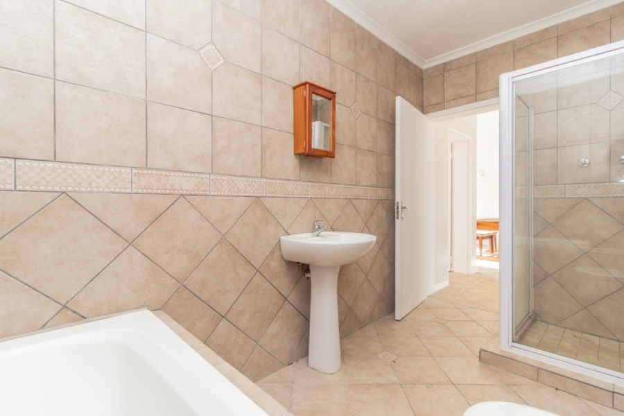 To Let 6 Bedroom Property for Rent in Bettys Bay Western Cape